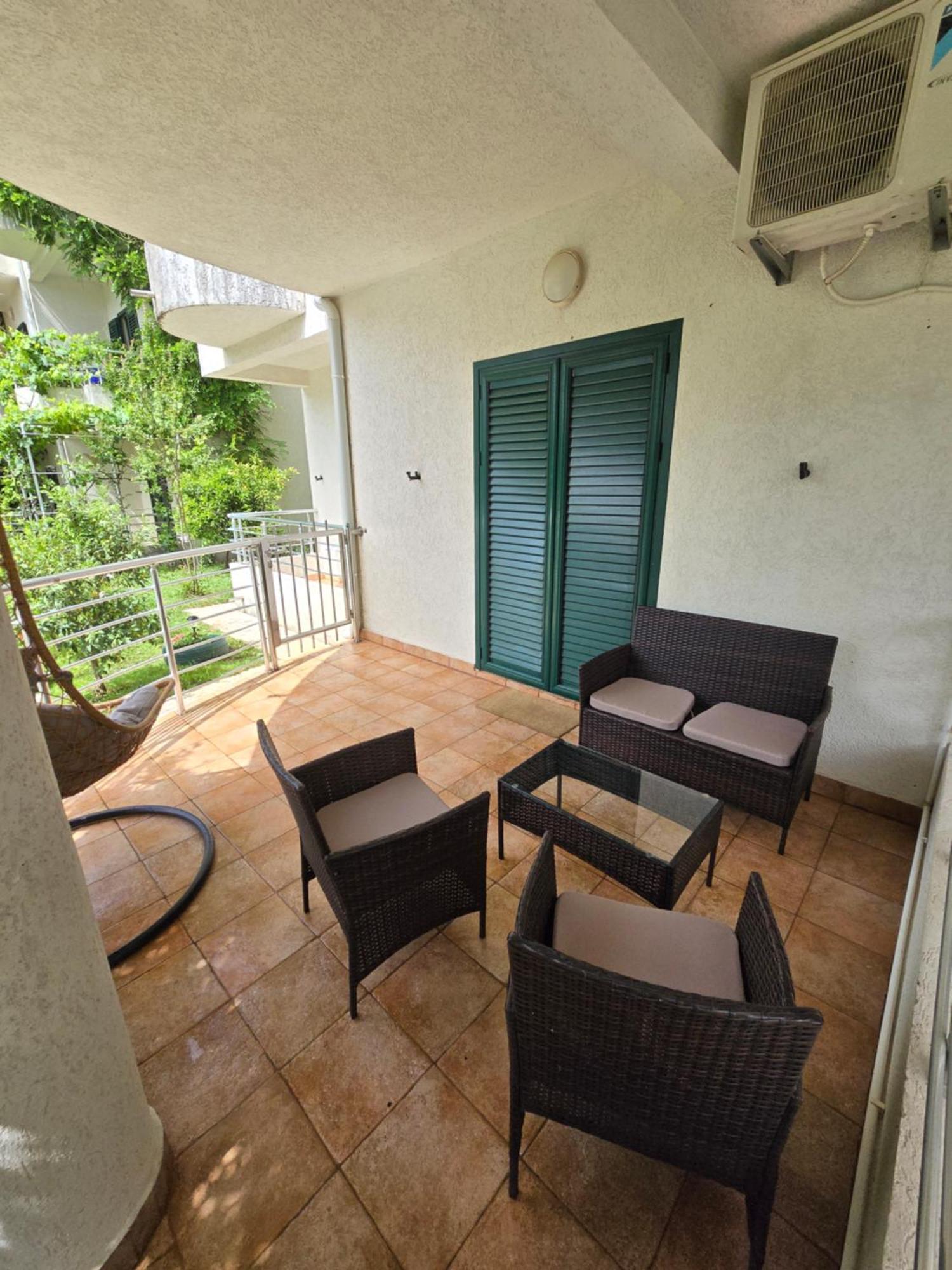 Roman Garden Apartment Risan Exterior foto