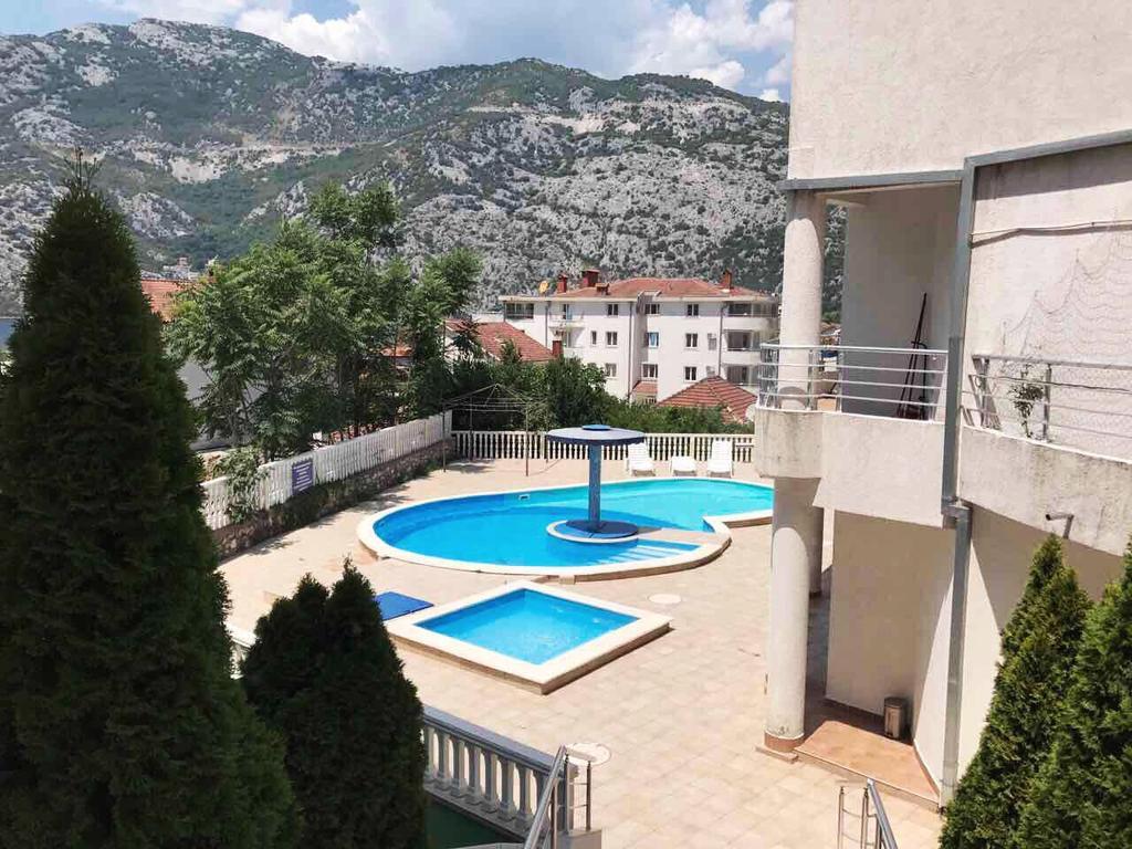 Roman Garden Apartment Risan Exterior foto